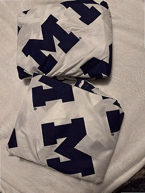 Michigan Wolverines Queen size Bed Sheet Set NCAA. U Of M Bedding.